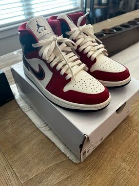Nike Air Jordan 1 High OG - Red / White and blue